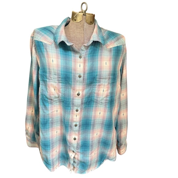 Ariat Relaxed Fit Plaid Shirt in Blue and Pink Sz.L
